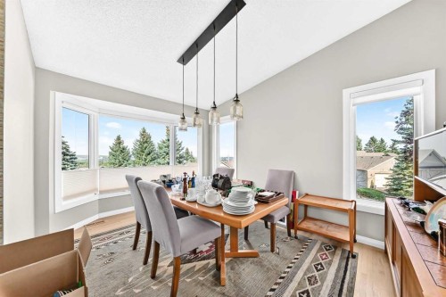 637 Stratton Terrace Sw, Calgary, AB 
