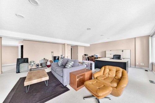 637 Stratton Terrace Sw, Calgary, AB 