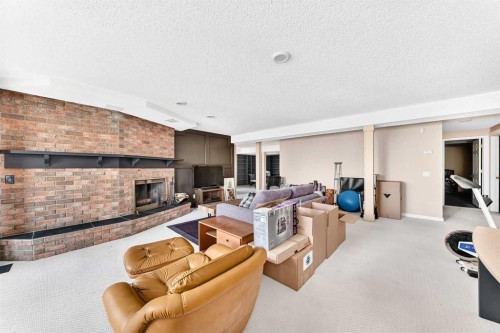 637 Stratton Terrace Sw, Calgary, AB 