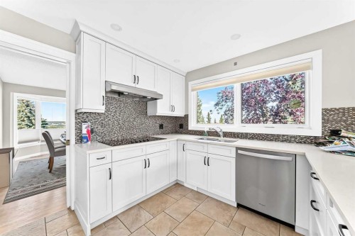637 Stratton Terrace Sw, Calgary, AB 