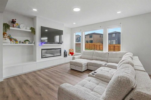 80 Lucas Passage Nw, Calgary, AB 