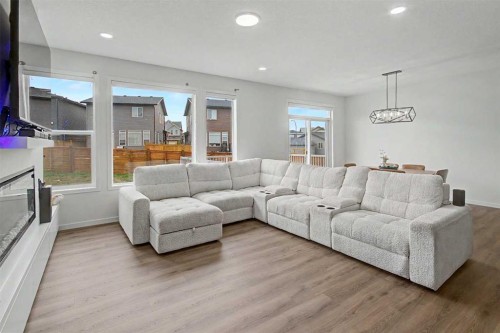 80 Lucas Passage Nw, Calgary, AB 