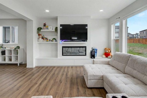 80 Lucas Passage Nw, Calgary, AB 