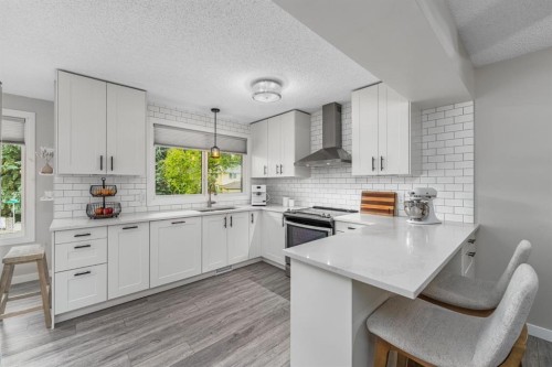 64 Point Drive Nw, Calgary, AB 