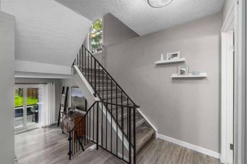 64 Point Drive Nw, Calgary, AB 