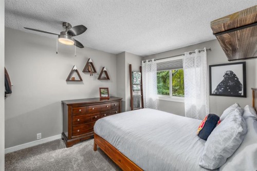 64 Point Drive Nw, Calgary, AB 