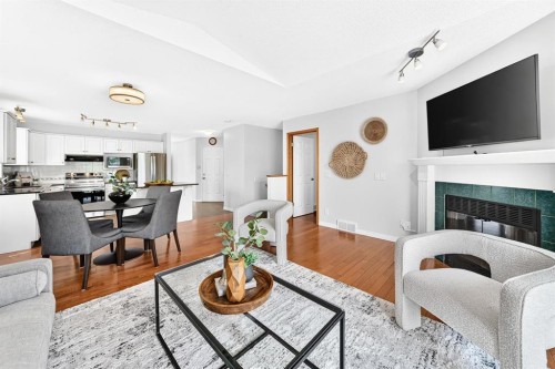 157 Hawkstone Manor Nw, Calgary, AB 