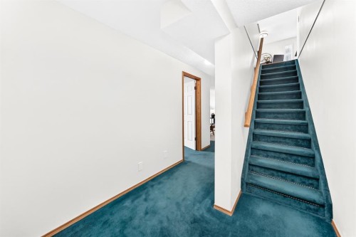 157 Hawkstone Manor Nw, Calgary, AB 