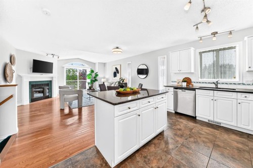 157 Hawkstone Manor Nw, Calgary, AB 
