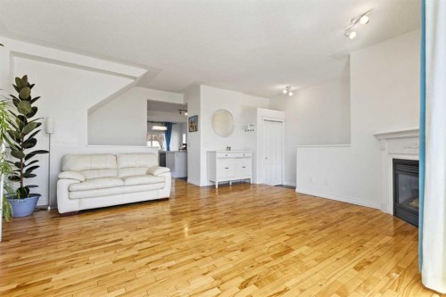 82 Country Hills Gardens Nw, Calgary, AB 