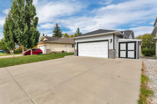 123 Riverview Circle, Cochrane, AB 