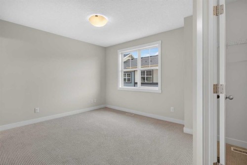 1106 Mckenzie Towne Row Se, Calgary, AB 