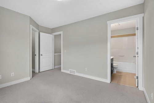 1106 Mckenzie Towne Row Se, Calgary, AB 