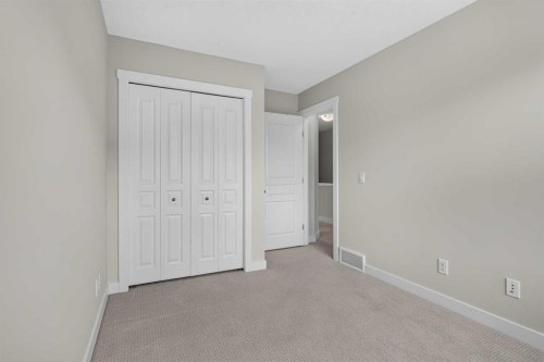1106 Mckenzie Towne Row Se, Calgary, AB 