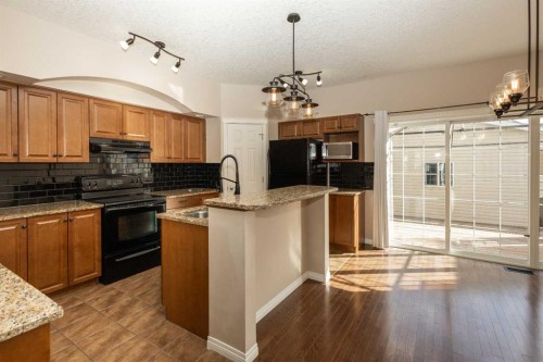 196 Eversyde Circle Sw, Calgary, AB 