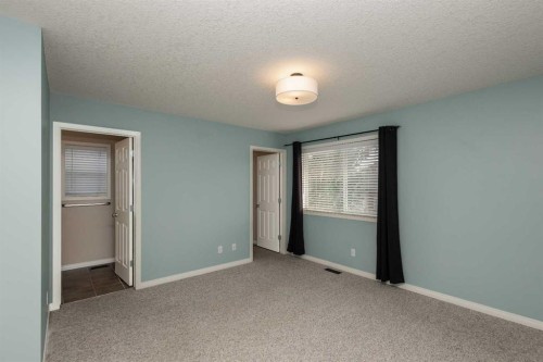 196 Eversyde Circle Sw, Calgary, AB 