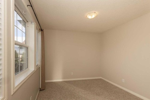 196 Eversyde Circle Sw, Calgary, AB 