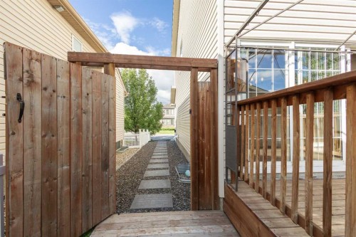 196 Eversyde Circle Sw, Calgary, AB 
