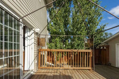 196 Eversyde Circle Sw, Calgary, AB 