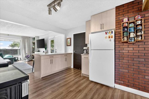 227 Lynnwood Drive Se, Calgary, AB 