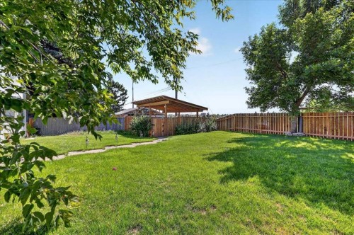 227 Lynnwood Drive Se, Calgary, AB 