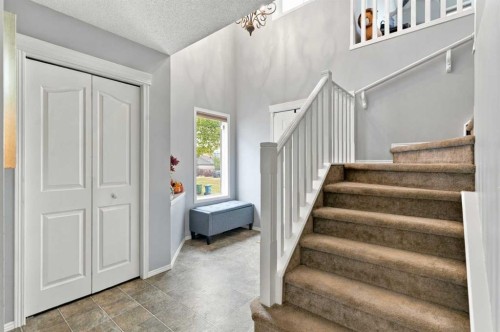 27 Chapman Close Se, Calgary, AB 