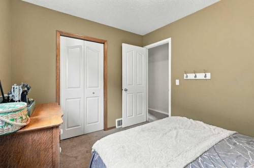 27 Chapman Close Se, Calgary, AB 