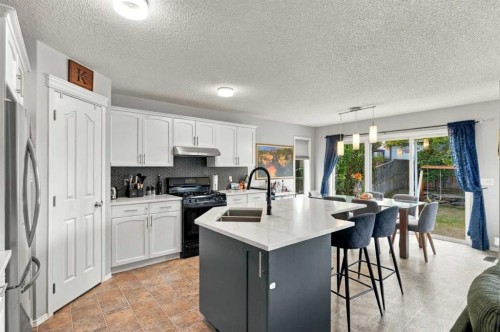 27 Chapman Close Se, Calgary, AB 