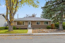 48 Selkirk Drive SW Calgary, AB T2W 0M2