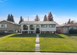68 Lake Emerald Road SE Calgary, AB T2J 2J7