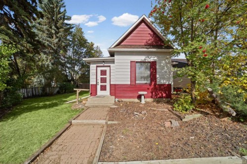 5122 49 Street  Olds, AB T4H 1H4