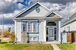 84 TUSCANY VALLEY Drive NW Calgary, AB T3L 2E7