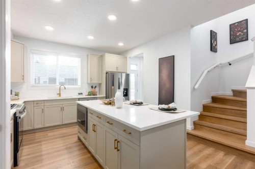 696 Sora Boulevard Se, Calgary, AB 