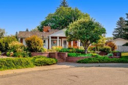 936 Mapledale Place SE Calgary, AB T2J 1W6