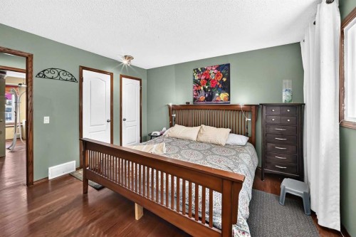 155 Strathcona Close Sw, Calgary, AB 