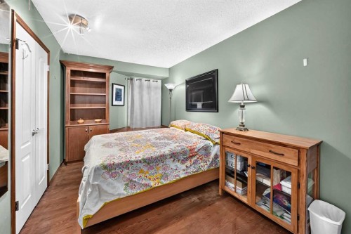 155 Strathcona Close Sw, Calgary, AB 