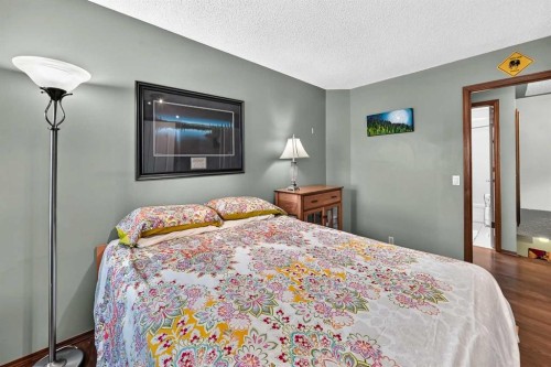 155 Strathcona Close Sw, Calgary, AB 