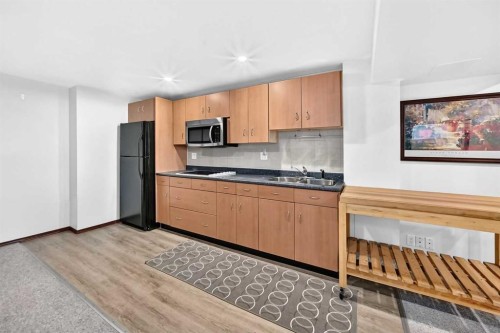155 Strathcona Close Sw, Calgary, AB 