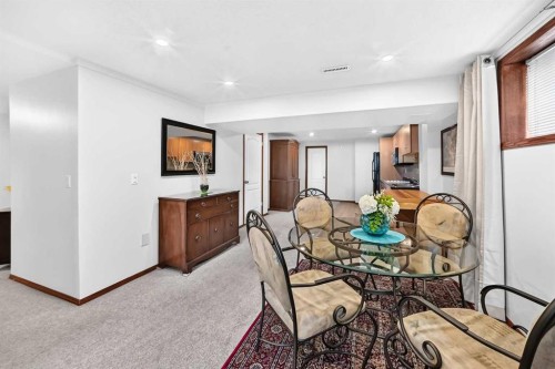 155 Strathcona Close Sw, Calgary, AB 
