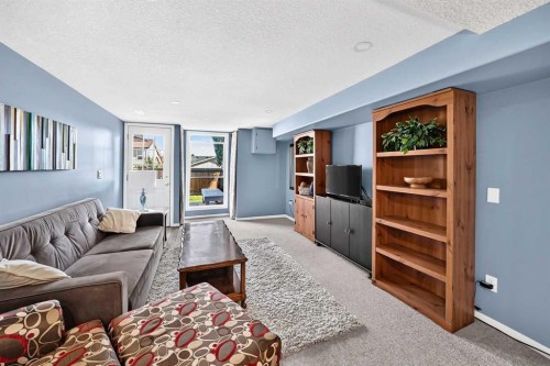 155 Strathcona Close Sw, Calgary, AB 