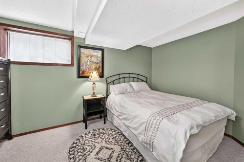 155 Strathcona Close Sw, Calgary, AB 