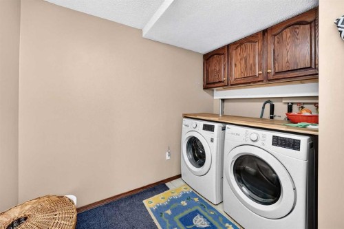 155 Strathcona Close Sw, Calgary, AB 
