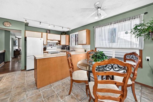 155 Strathcona Close Sw, Calgary, AB 
