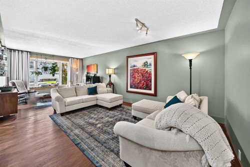 155 Strathcona Close Sw, Calgary, AB 