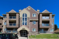 .-1532 Edenwold Heights NW Calgary, AB T3A 3V2