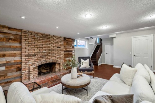 224 Varsity Crescent Nw, Calgary, AB 