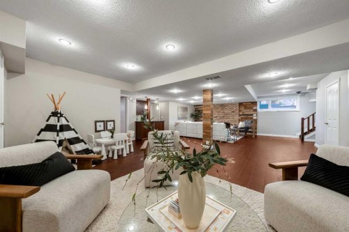 224 Varsity Crescent Nw, Calgary, AB 