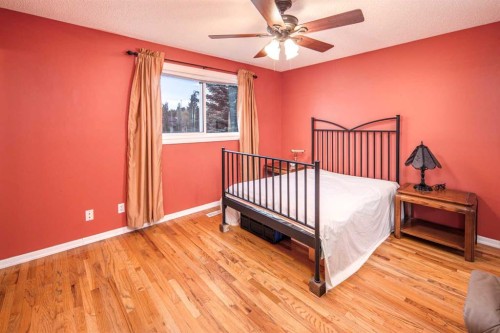 28 Hawkcliff Place Nw, Calgary, AB 