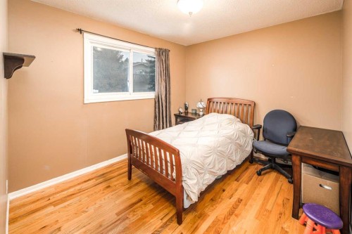 28 Hawkcliff Place Nw, Calgary, AB 