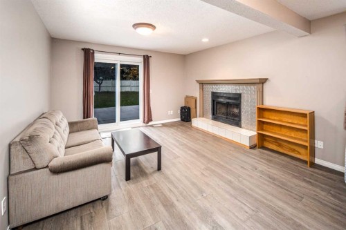 28 Hawkcliff Place Nw, Calgary, AB 